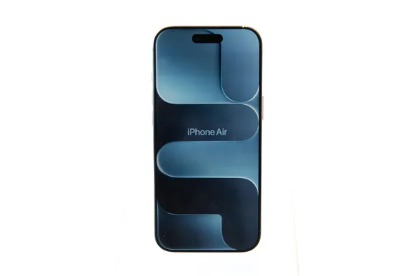 Apple的iPhone Air因销量不佳而罕见降价