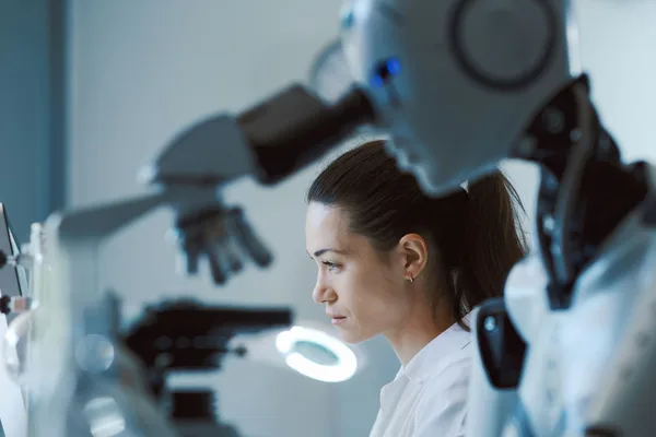 AI's 'Messy Middle' Will Disrupt Knowledge Work, Expert Warns