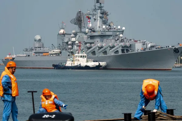 俄罗斯军舰抵达中国，将参加联合海上演习和太平洋巡逻