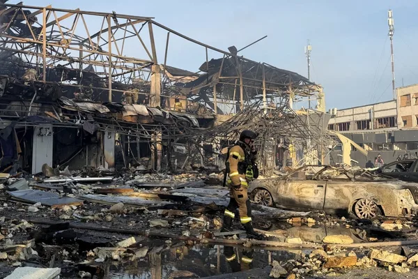 Russian attacks kill 27 in Ukraine as ceasefire proposals falter
