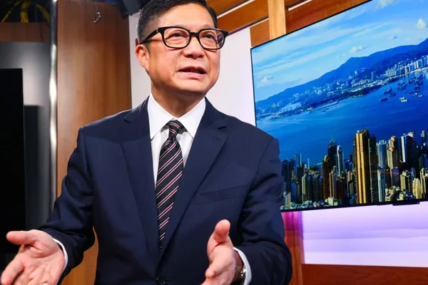 香港保安局局长誓言对火灾问责“没有上限”