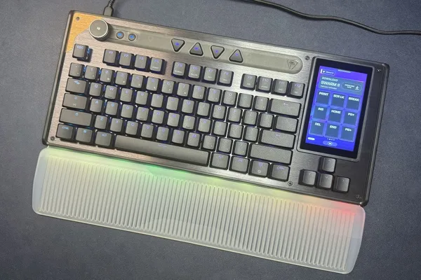 Turtle Beach KB7 键盘评测：触摸屏潜力受软件拖累