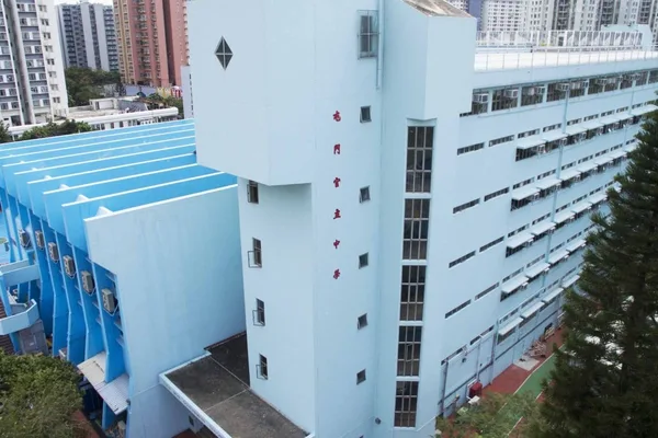 香港一名16岁男孩从学校窗户坠落，情况危急