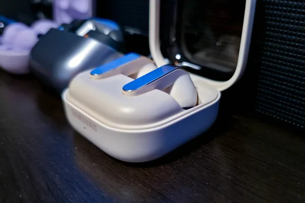 Active vs. Passive Noise Cancellation Explained