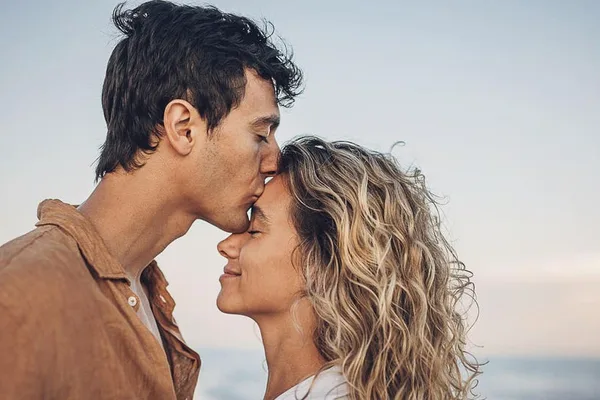 Psychologist outlines key habits proving partner commitment