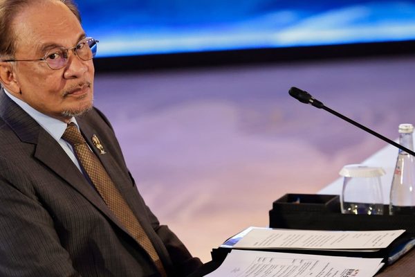 马来西亚总理考虑提前大选，此前出现党内辞职和联盟团结的说法