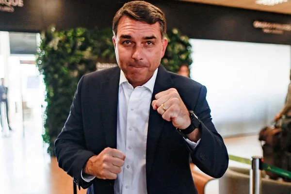 Bolsonaro's presidential hopes hit by banker scandal
