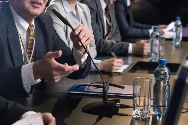 US Lawmakers Face Growing Pressure to Understand AI Policy