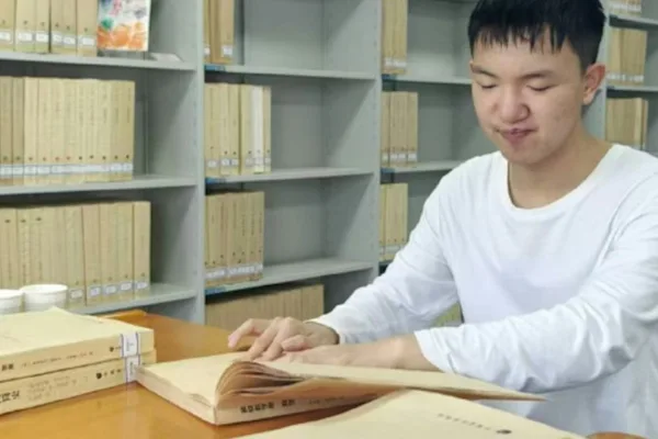失明中国少年高考夺魁，选择医学助人