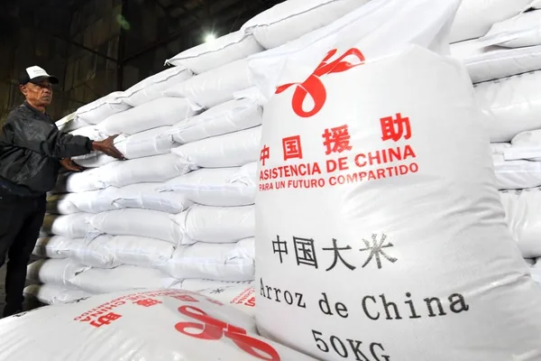 中国向古巴捐赠15000吨大米以缓解短缺