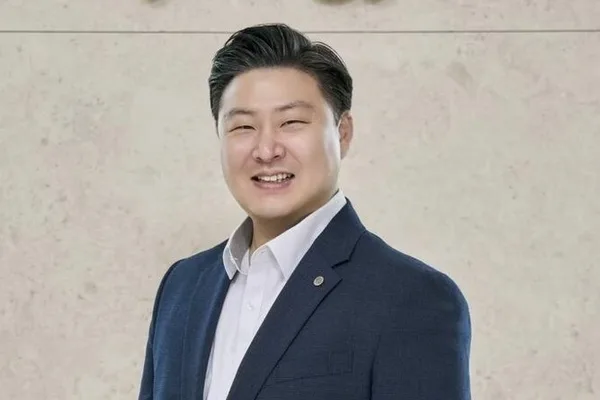 Korean K-fashion heir uses AI to prove business leadership