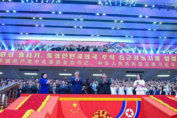 习近平和金正恩誓言开启中朝关系新篇章