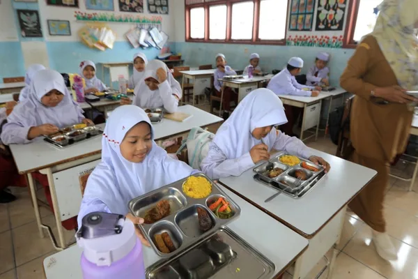 Indonesia's free meals program cuts leave thousands of kitchen operators in limbo