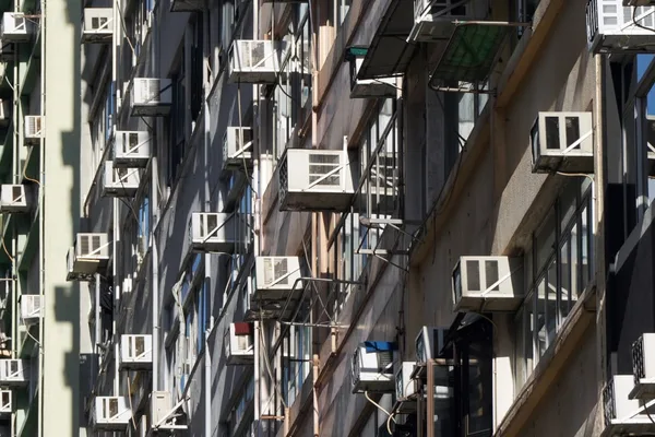 香港家政工在创纪录热浪中寻求空调缓解