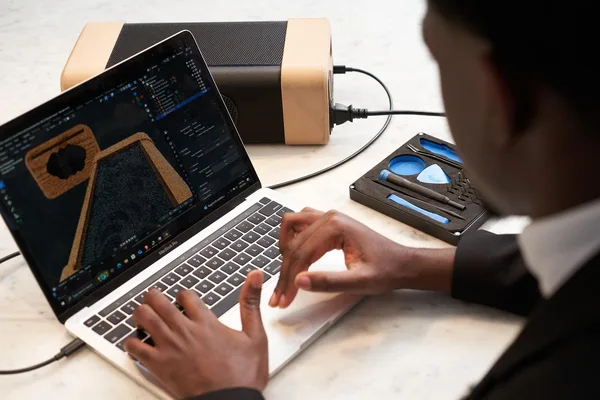Founder develops eGPU to extend laptop life and reduce e-waste