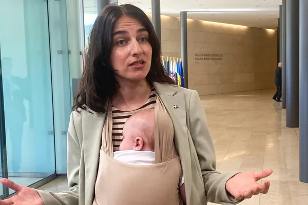 Swedish minister brings baby to EU meeting to champion parental leave
