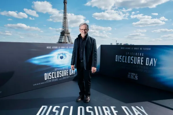 Astrophysicist reviews Spielberg's "Disclosure Day" for scientific substance
