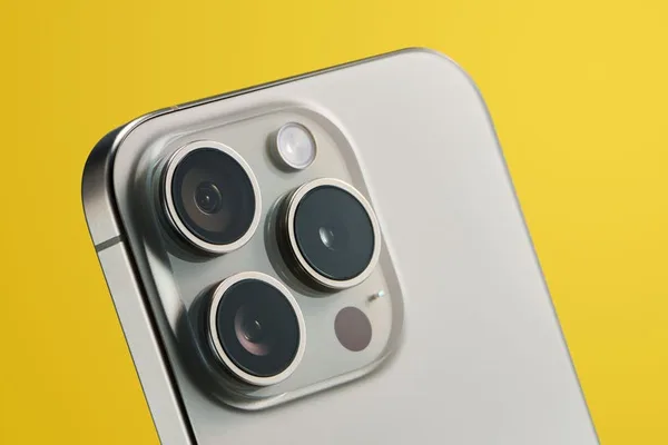 Apple 的 iOS 27 将 iPhone 分为 AI 梯队，欧盟用户面临延迟