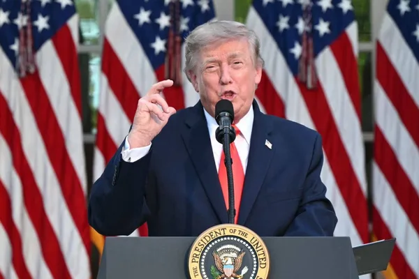 特朗普威胁对征收数字服务税的国家征收100%关税