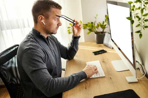 Remote workers urged to escalate security, access, and data issues to IT