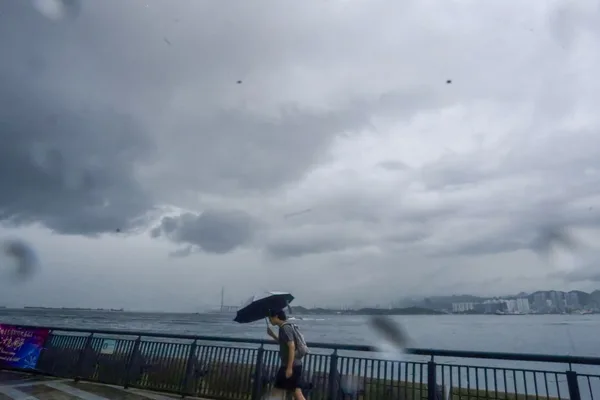 Hong Kong issues No. 1 typhoon signal as tropical depression nears